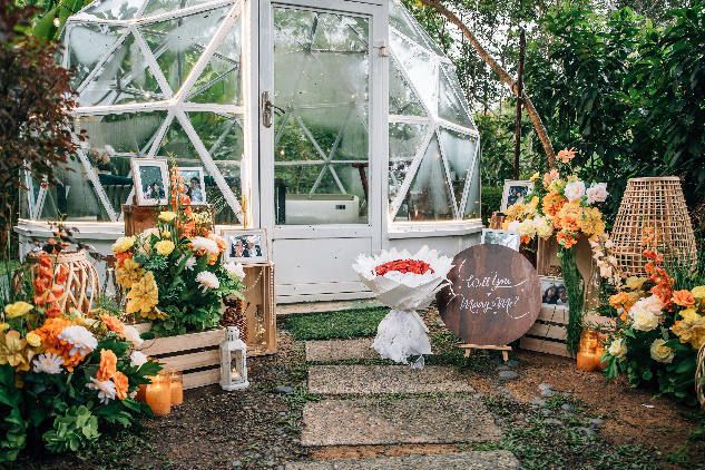 Dome with orange and pink flowers